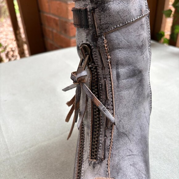 Freebird Zombi Ice Booties Size 10 - Never Worn! (Small Tear in Stitching) - Picture 5 of 7